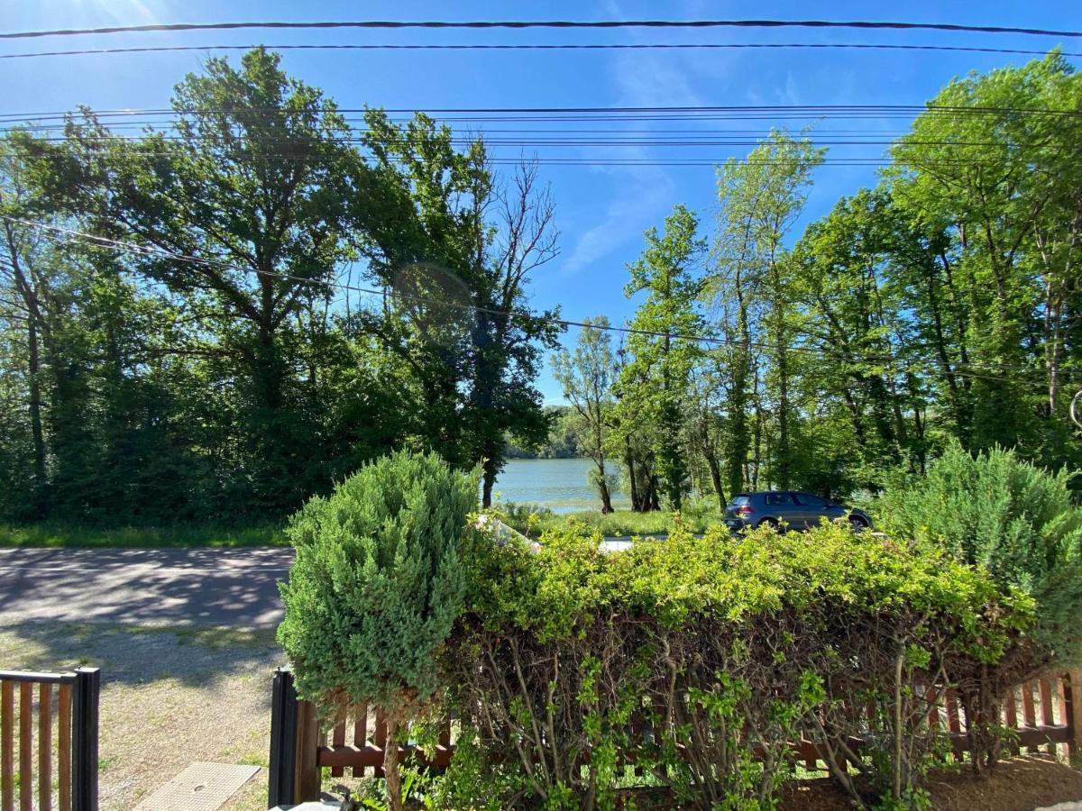 Maison Bord De Lac De Charmes 巴涅斯 外观 照片