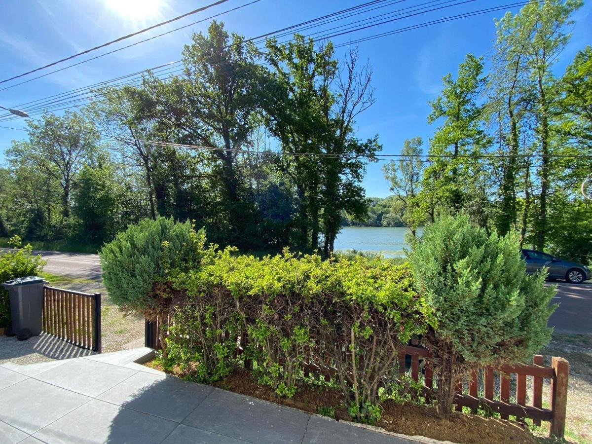 Maison Bord De Lac De Charmes 巴涅斯 外观 照片