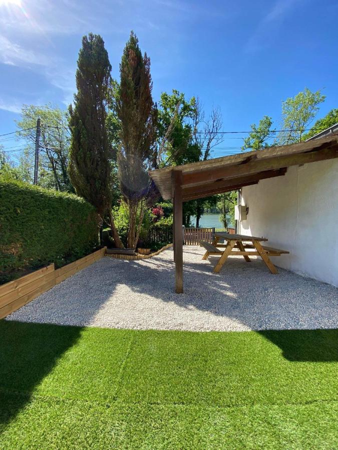 Maison Bord De Lac De Charmes 巴涅斯 外观 照片