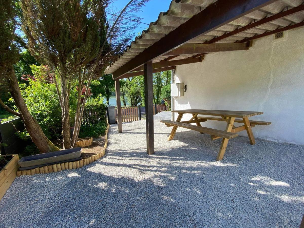 Maison Bord De Lac De Charmes 巴涅斯 外观 照片