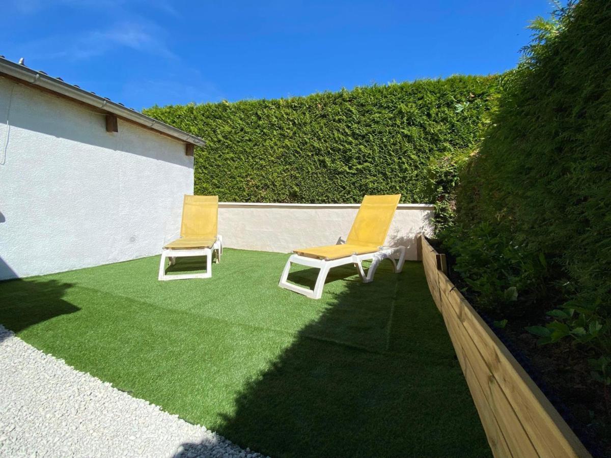 Maison Bord De Lac De Charmes 巴涅斯 外观 照片